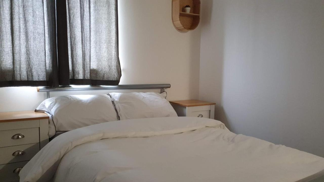 Spacious London Apartment 5 Min Walk To Leytonstone Underground Station And 5 Stops To Zone 1 Exterior photo