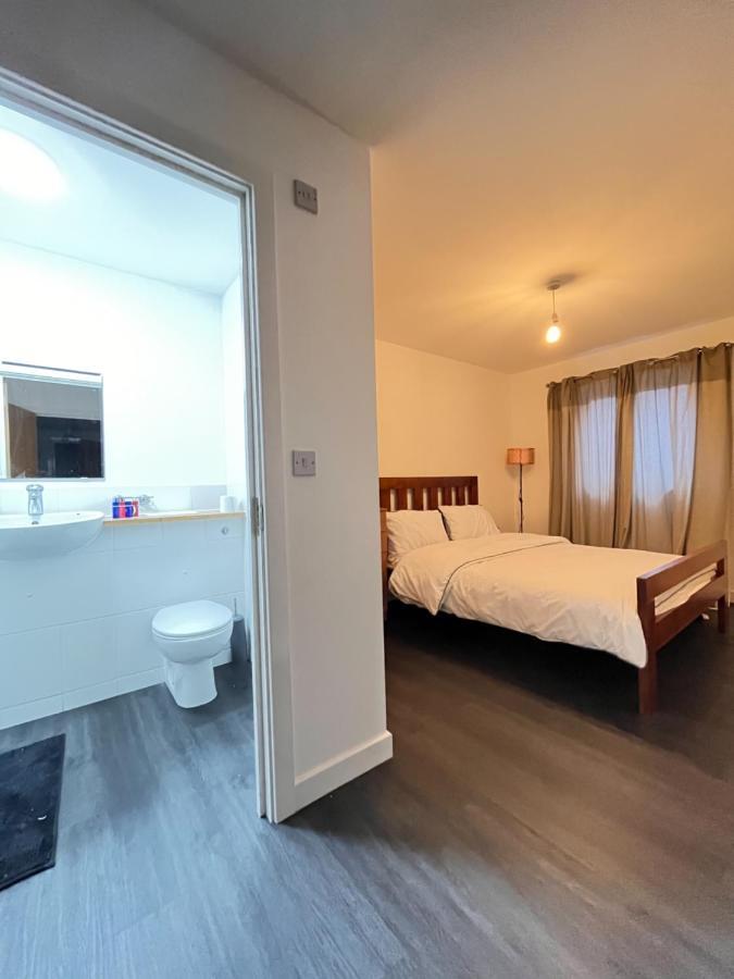 Spacious London Apartment 5 Min Walk To Leytonstone Underground Station And 5 Stops To Zone 1 Exterior photo