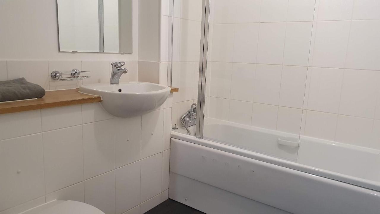 Spacious London Apartment 5 Min Walk To Leytonstone Underground Station And 5 Stops To Zone 1 Exterior photo