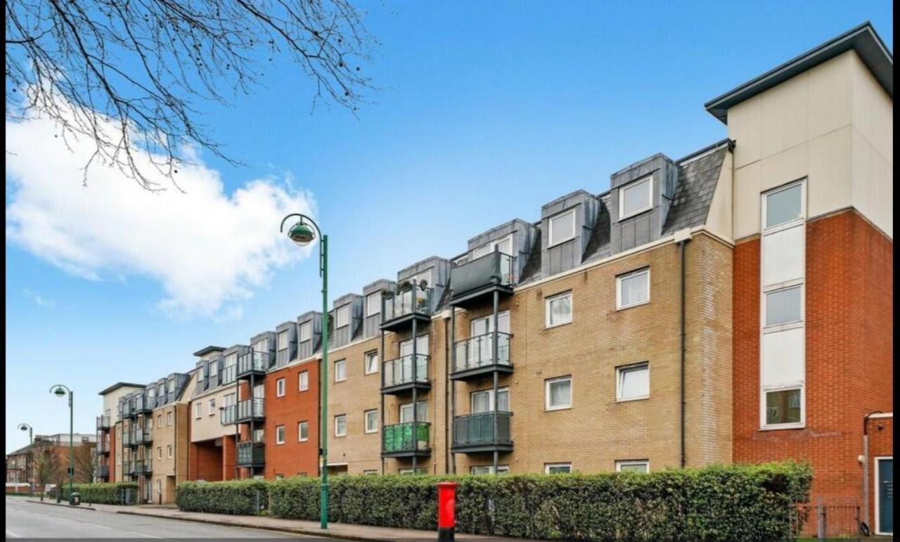 Spacious London Apartment 5 Min Walk To Leytonstone Underground Station And 5 Stops To Zone 1 Exterior photo