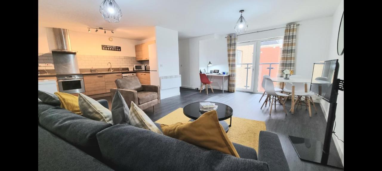 Spacious London Apartment 5 Min Walk To Leytonstone Underground Station And 5 Stops To Zone 1 Exterior photo
